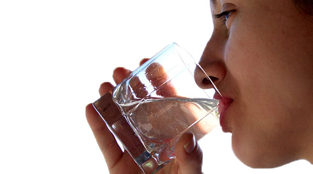 COMO APLICAR A DIETA DA ÁGUA MORNA